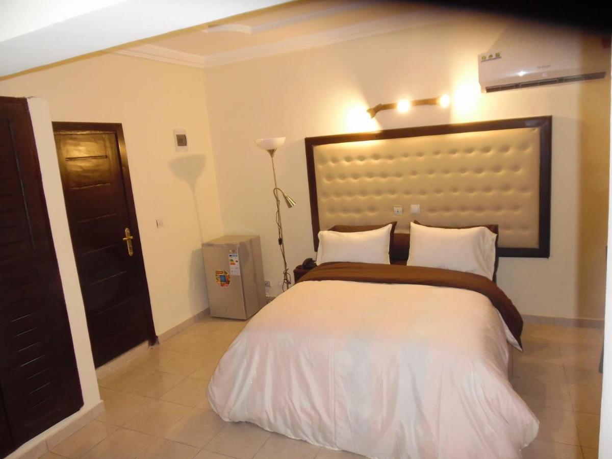 Hotel Saphir Abidjan Kültér fotó