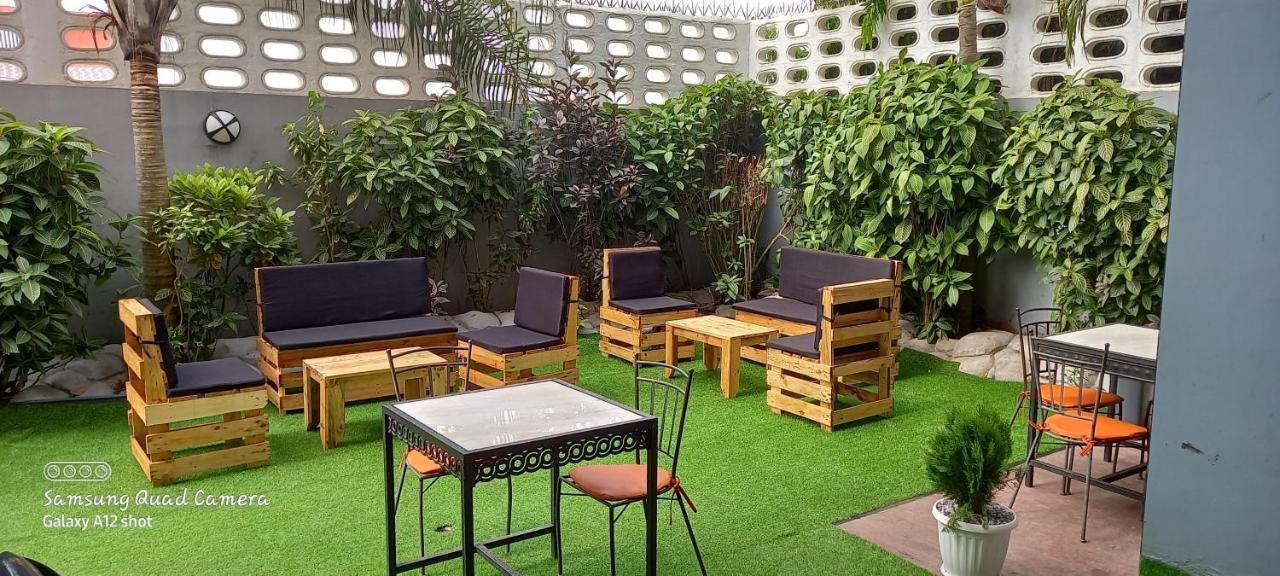 Hotel Saphir Abidjan Kültér fotó